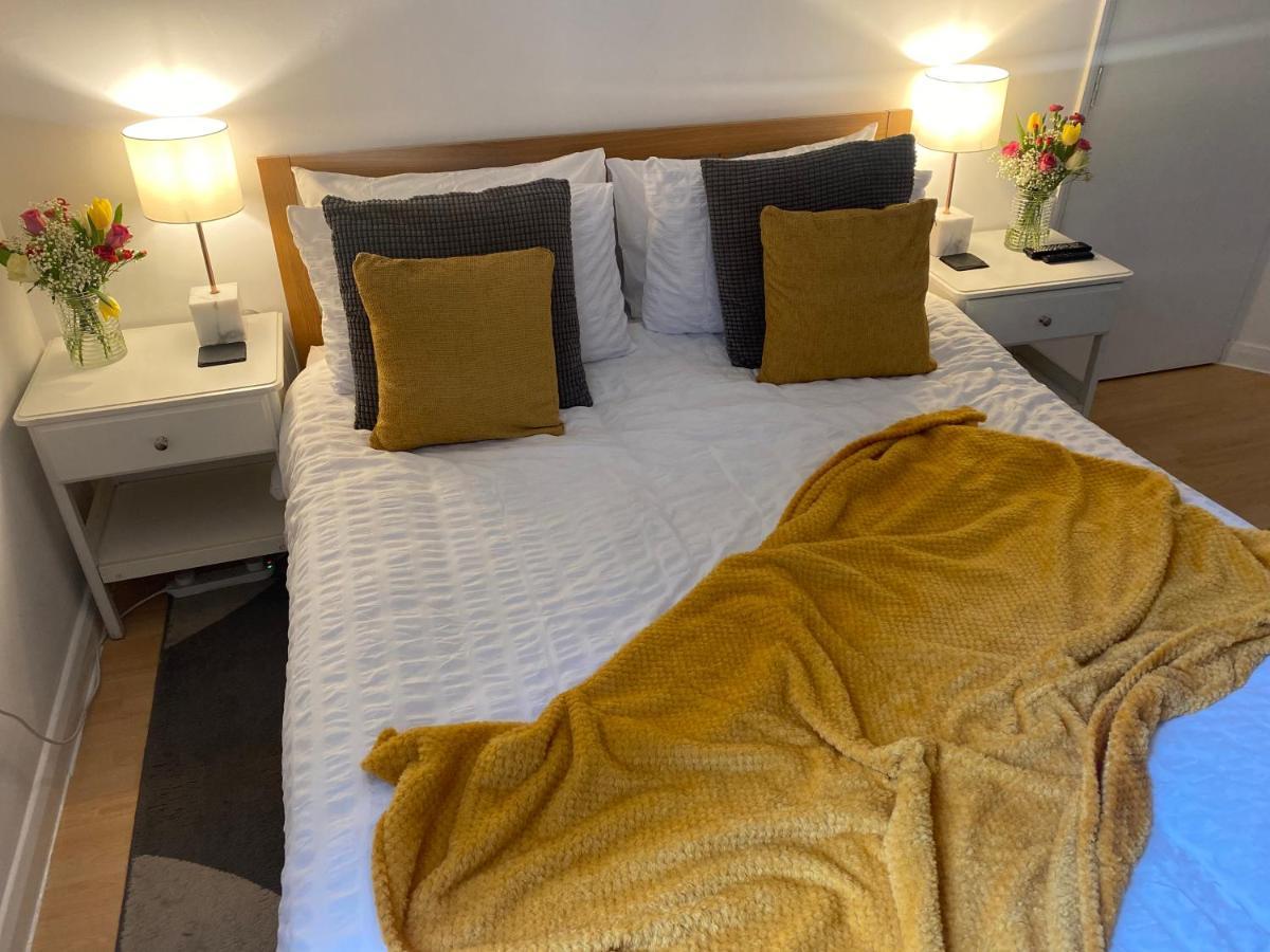 לונדון Guest Bedroom With King Size Bed In Brixton מראה חיצוני תמונה
