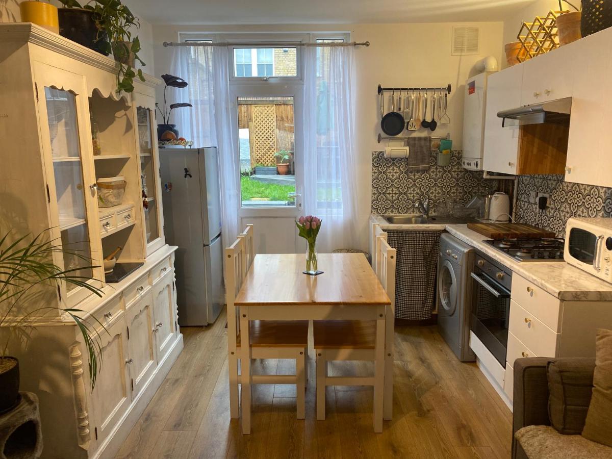 לונדון Guest Bedroom With King Size Bed In Brixton מראה חיצוני תמונה